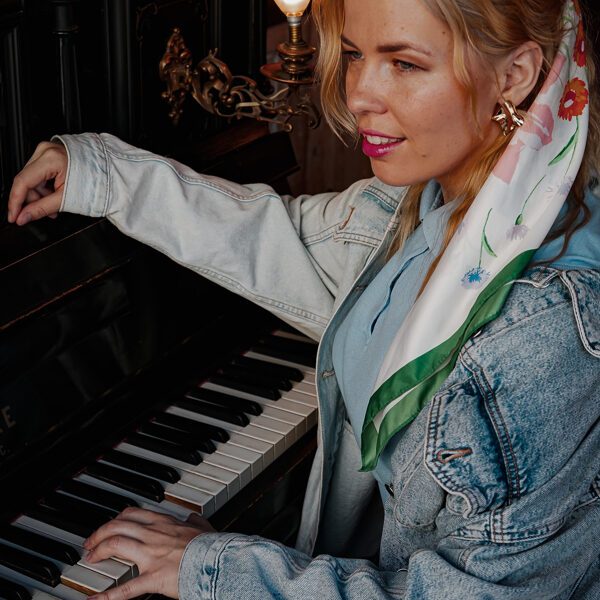 ILZE- MŪZIĶE UN SKAISTA SIEVIETE