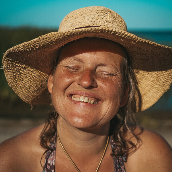 VIKTORIJA- LUTINA SEVI UN CITUS AR SAVĀM ROKĀM UN DVĒSELI