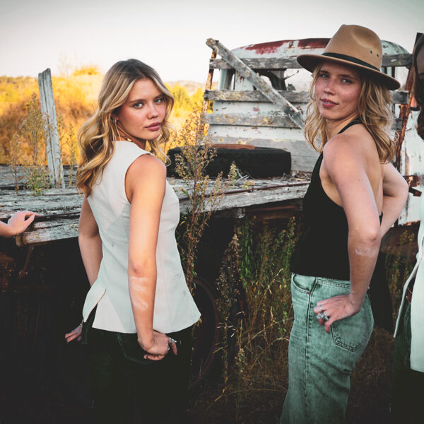 LARA, KARLA, SELGA UN SIGNIJA_BEZGALA SKAISTAS AUSTRĀLIJAS LATVIETES